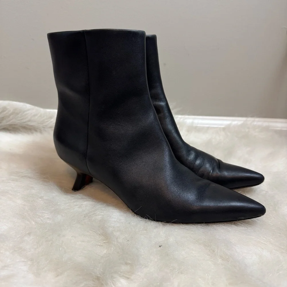 Vince Billy Pointed Toe Leather Ankle Boots 9